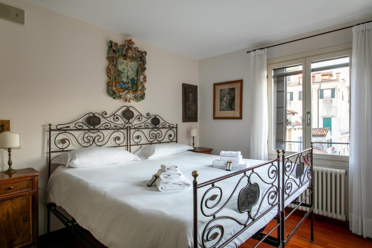 Ca' Al Giglio - Appartamento Vista Canale Venice Exterior photo