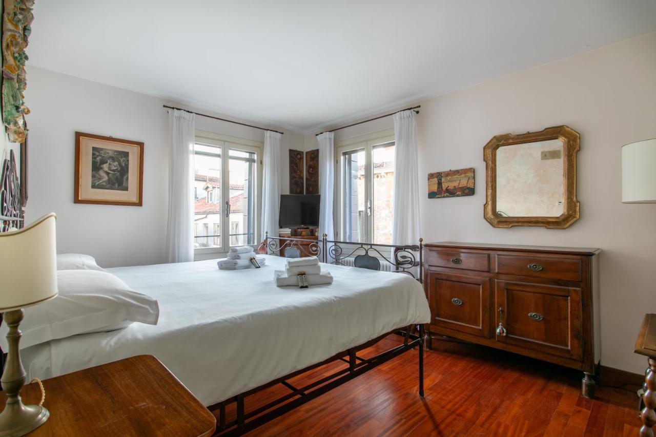 Ca' Al Giglio - Appartamento Vista Canale Venice Exterior photo
