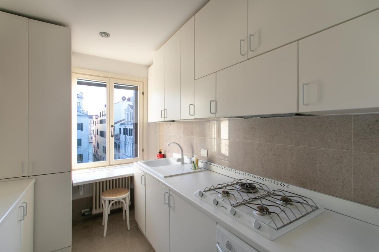 Ca' Al Giglio - Appartamento Vista Canale Venice Exterior photo