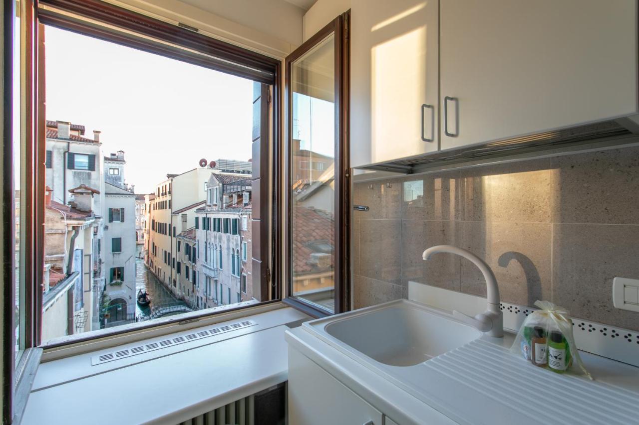 Ca' Al Giglio - Appartamento Vista Canale Venice Exterior photo
